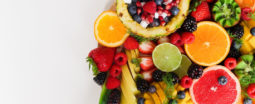 Fruits frais coupés illustrant le fructose
