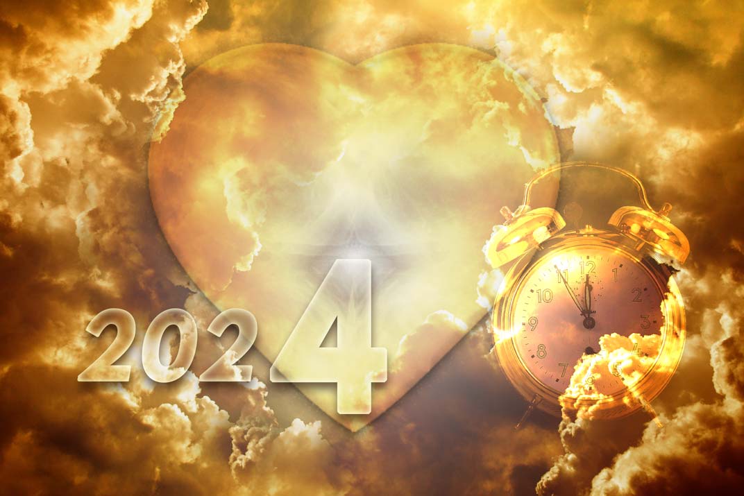 Nuages filtrant la lumière au centre un coeur et un réveil pour symboliser 2024